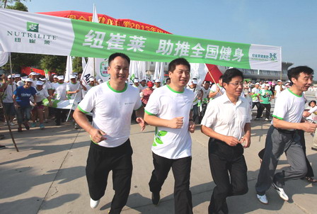 助推全民健身 纽崔莱健康跑阜阳鸣枪