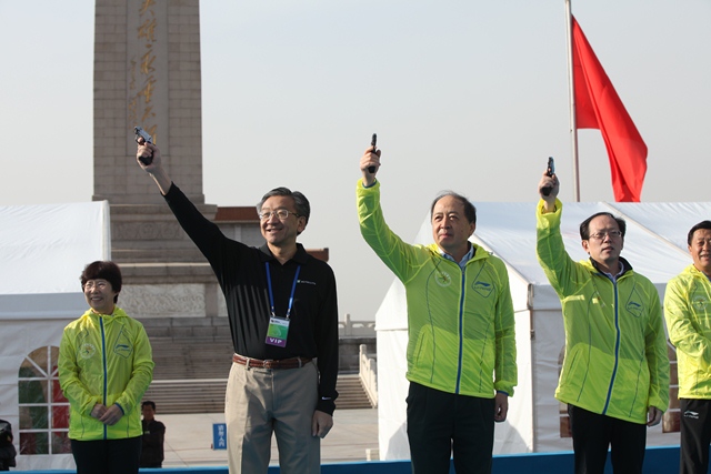 安利纽崔莱2013北京国际长跑节天安门鸣枪-2万名选手在春风中快乐起跑