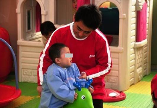 兰州：安利志愿者情暖特教儿童