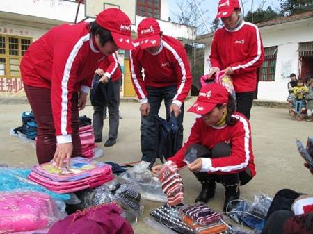 冬日暖阳“安利阳光书包”伴留守儿童过寒冬