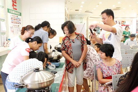 南宁店举办父亲节特别献礼DIY饼干制作活动