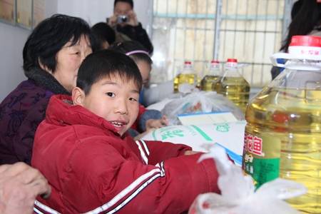 志愿者：因为有爱 冬日洒满阳光