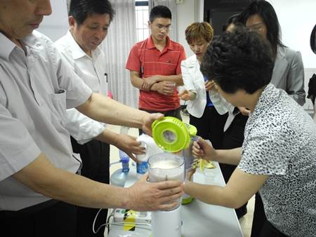 蛋白质粉加一勺，向活力说早安
