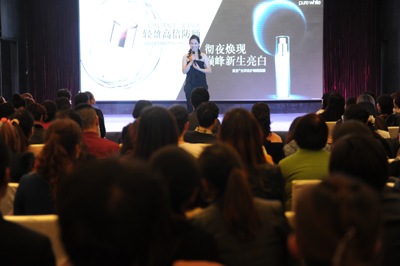雅姿美白系列新品上市，日防夜护开启凤城美白全攻略