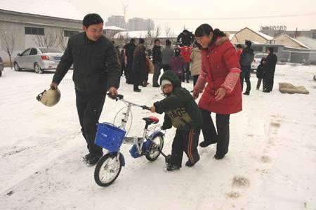 泰安：百名贫困家庭的孩子新年圆梦
