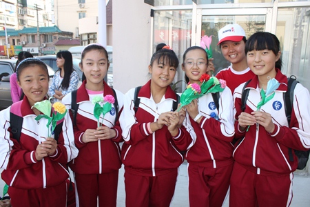 烟台： 在盲哑儿童学校 感受爱