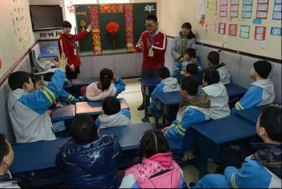 成都：安利志愿者帮助特教学生认识 “中国年”