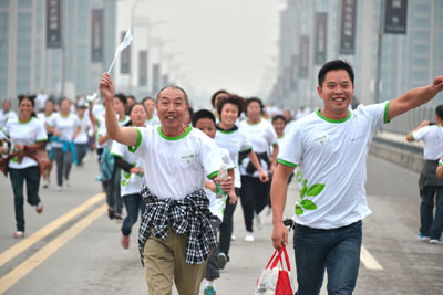 千人健康跑鸣枪滟澜洲 共享半岛运动之乐